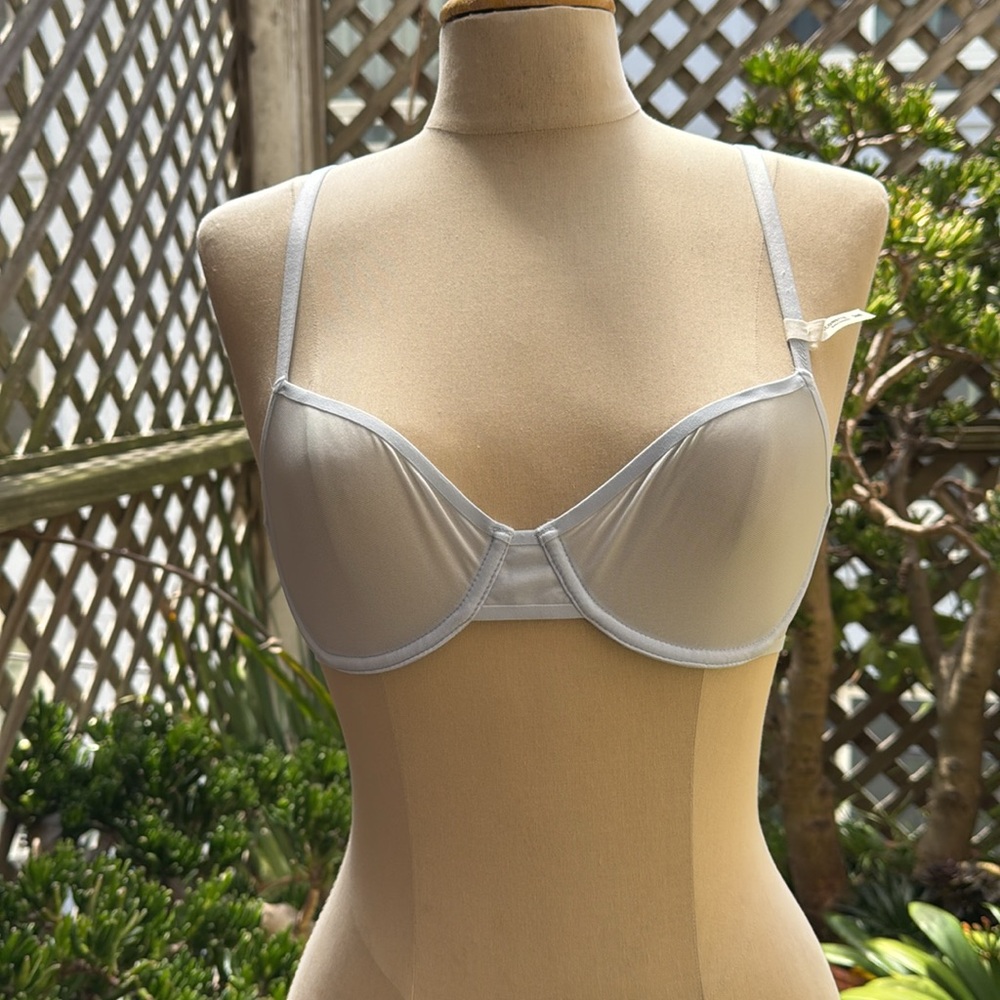 Aerie Smoothez Bra 36B Balconnet. Baby Blue. NWT Mesh
Adjustable straps